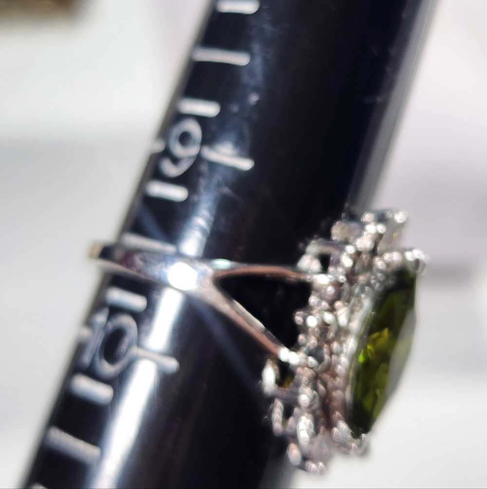 Silver Tone Marquise Olive Green Glass Ring. 9.5 - Picture 5 of 5